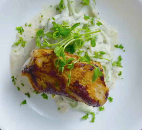 煎鸡胸肉配手工意面